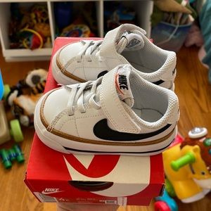 Nike Court Legacy 4c